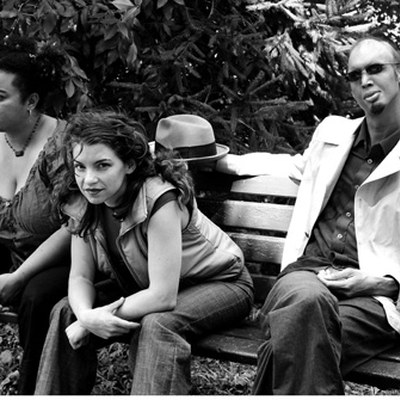 Carla Kihlstedt & 2 Foot Yard