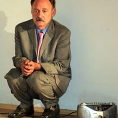 Barfuss Nackt Herz in der Hand