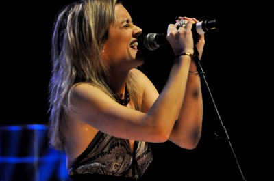 Maeve McKinnon (copyright JulieBroadfoot