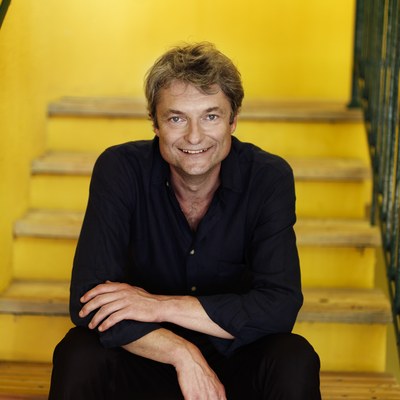 Alfred Dorfer gelbe Stiege Fotograf Peter Rigaud