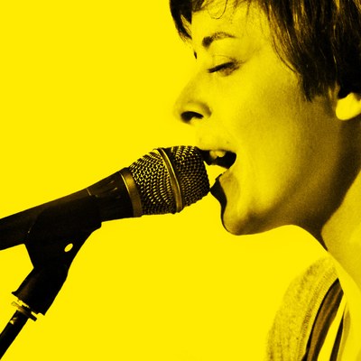 OH Yeah She Performs