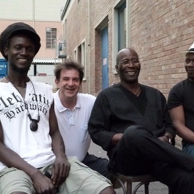 Koffi und seine Musiker