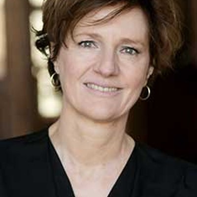 doris-knecht-2(c)HeribertCorn_hf_i.jpg