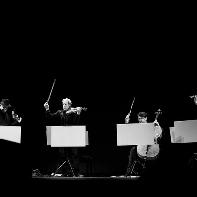 BalanescuQuartet_BowsInAir.jpg
