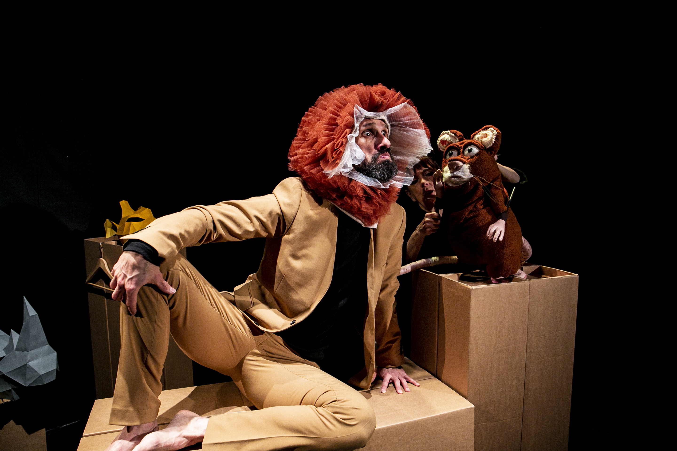 Theater_Feuerblau_Mutig_wie_eine_Loewe_Nestroy_04.jpg