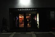 Spielboden Aussenansicht Nacht 2