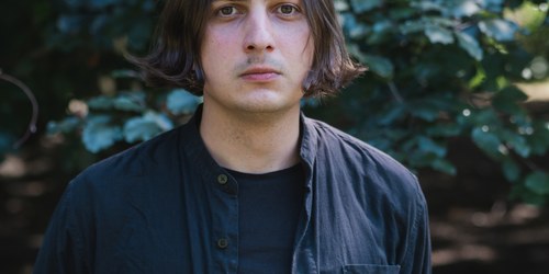Elias Hirschl liest aus "Schleifen"